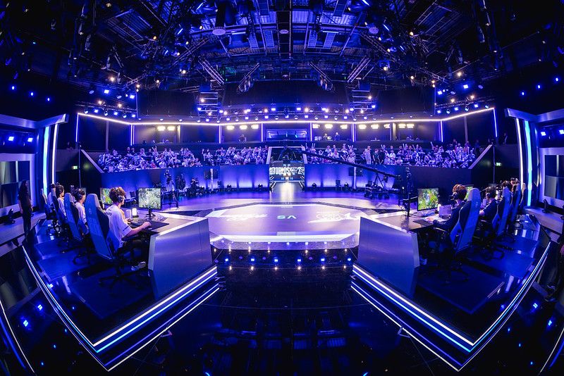 Swiss Stage is being played in the Riot Games Arena, in Berlin