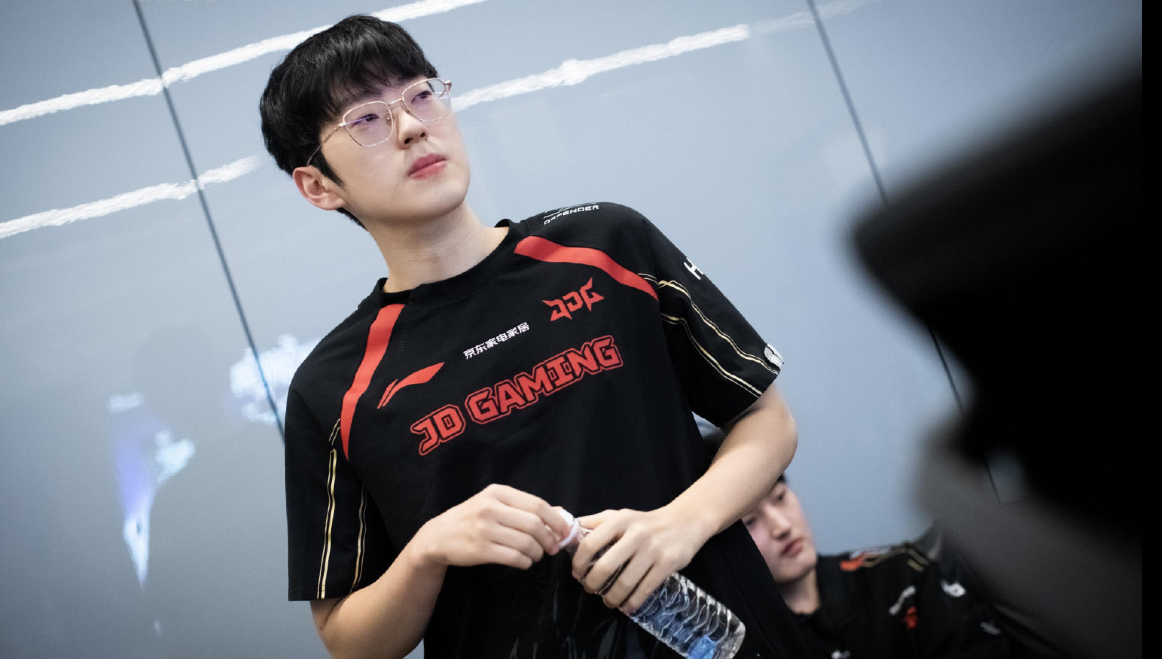 Article background image