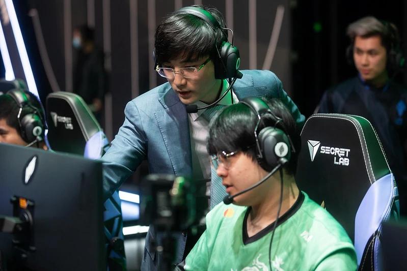 Coach Richard "Richard" Su on the LCS stage