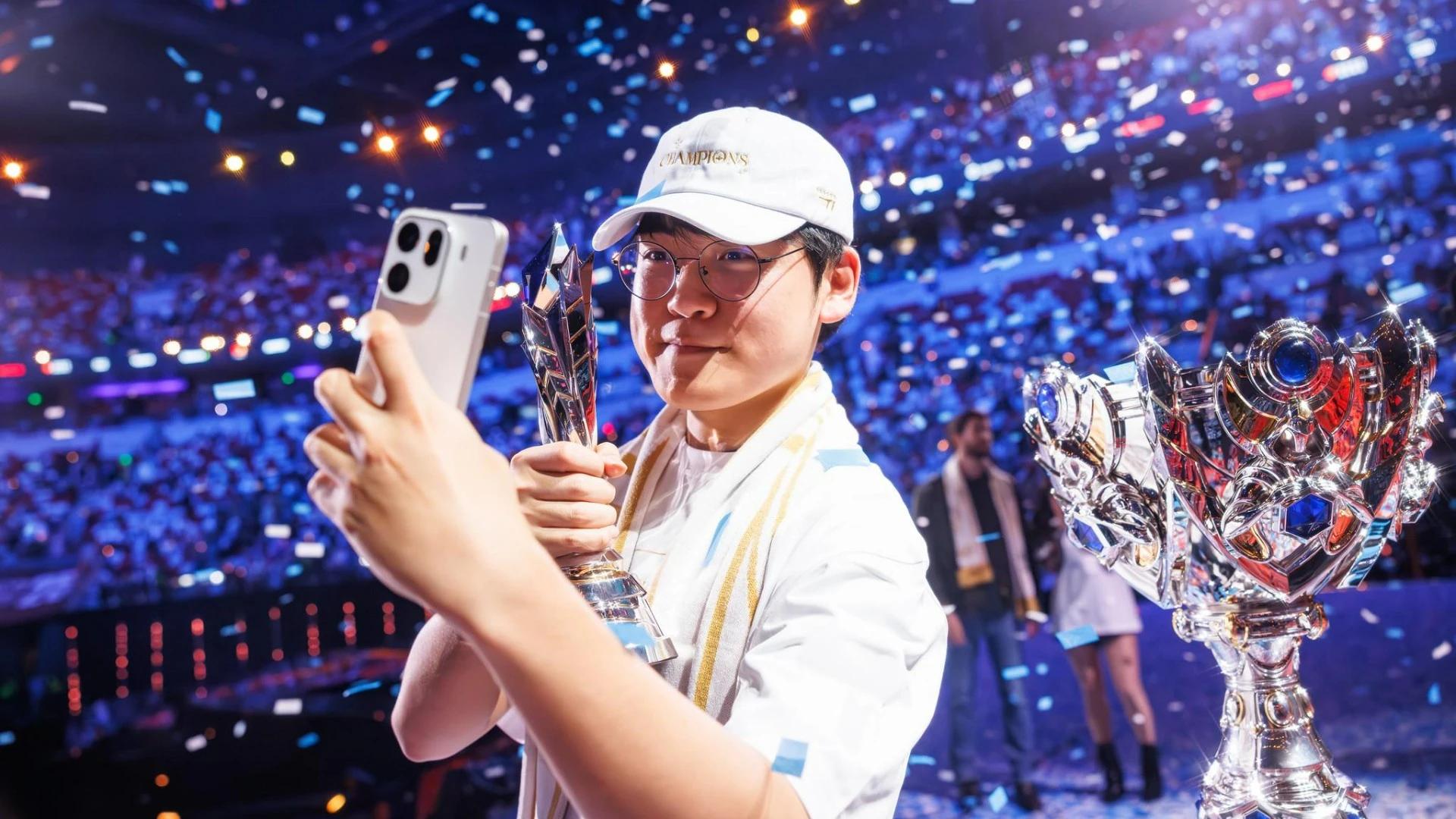 Gumayusi after winning Worlds