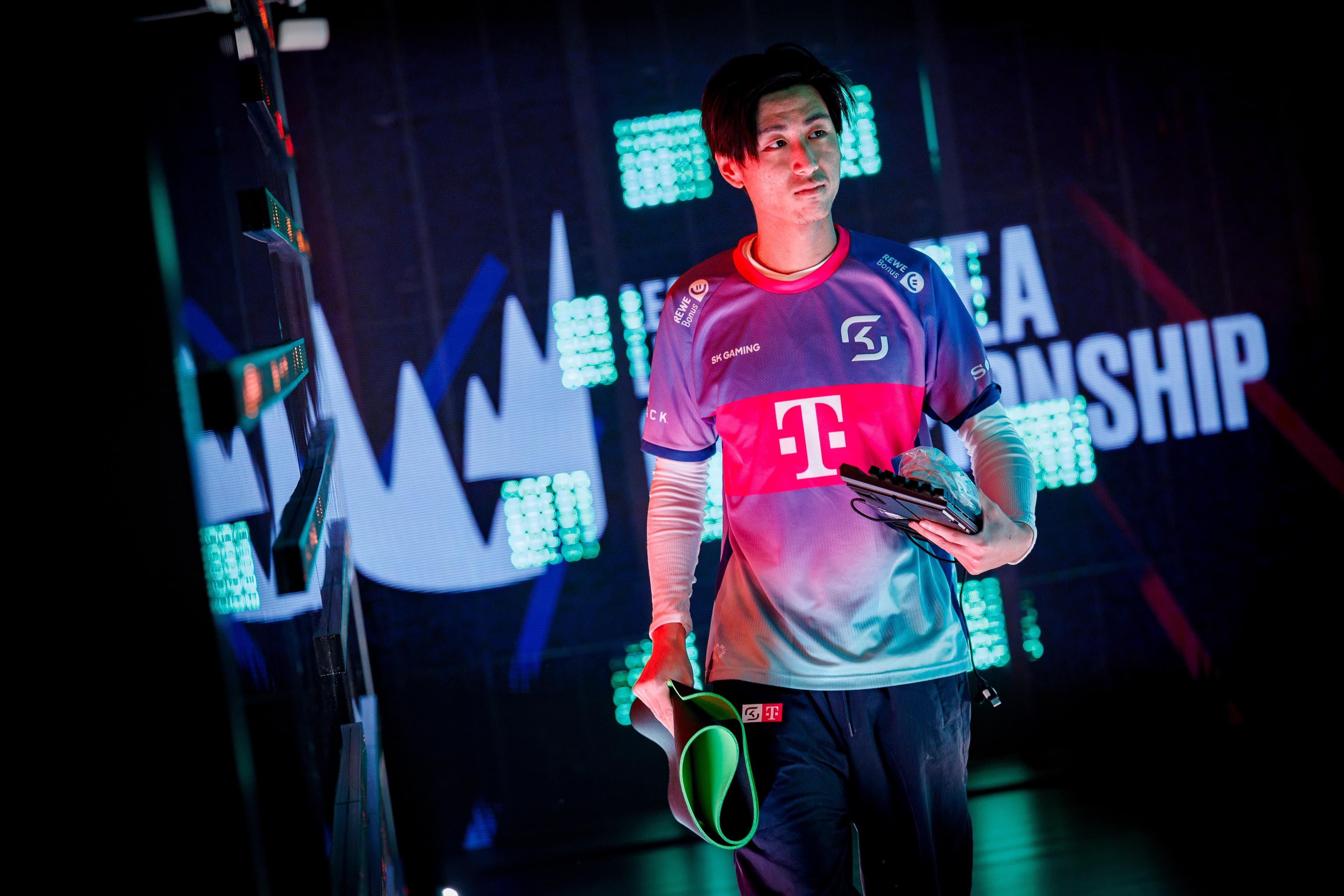 Article background image