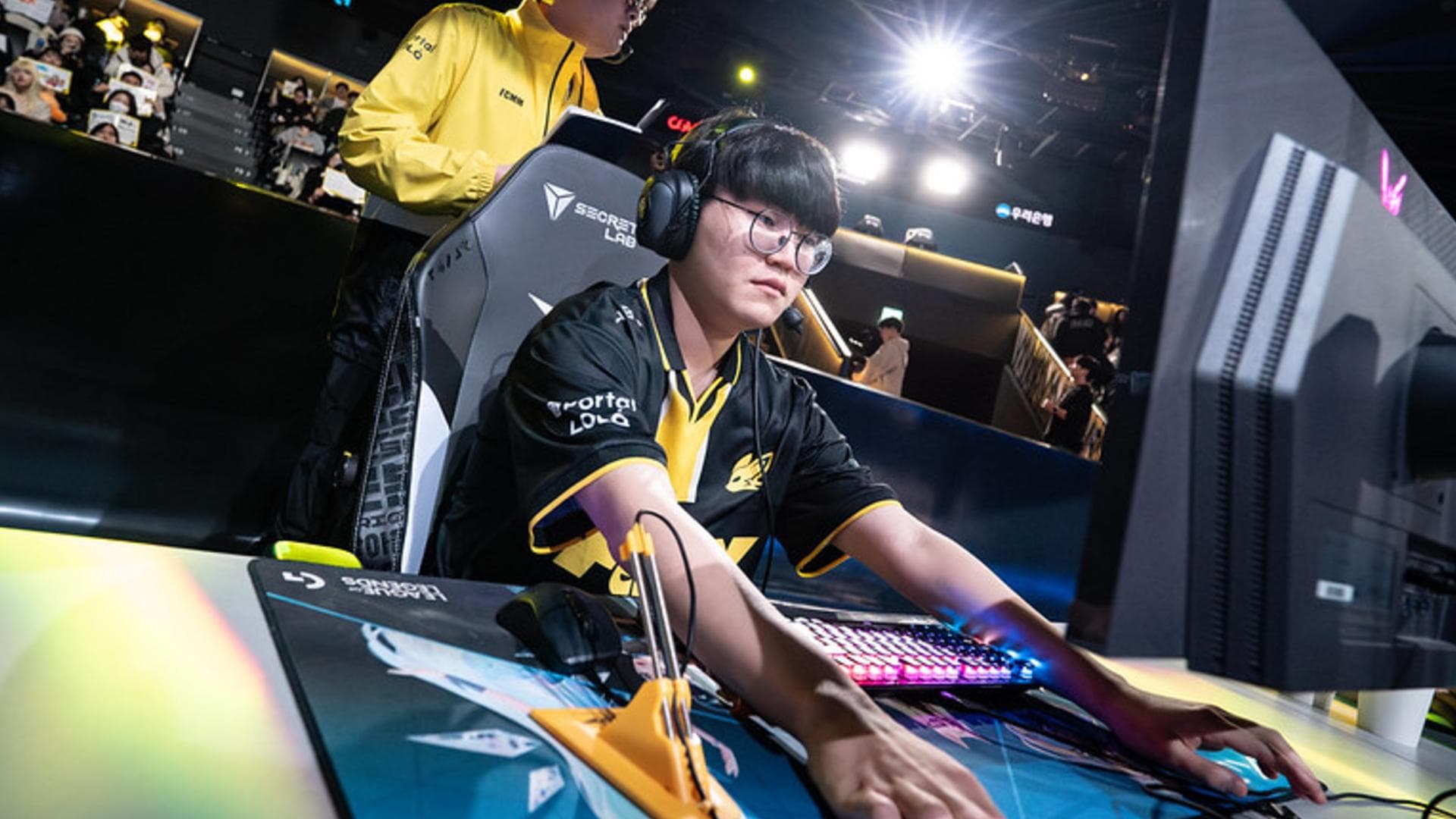 Article background image