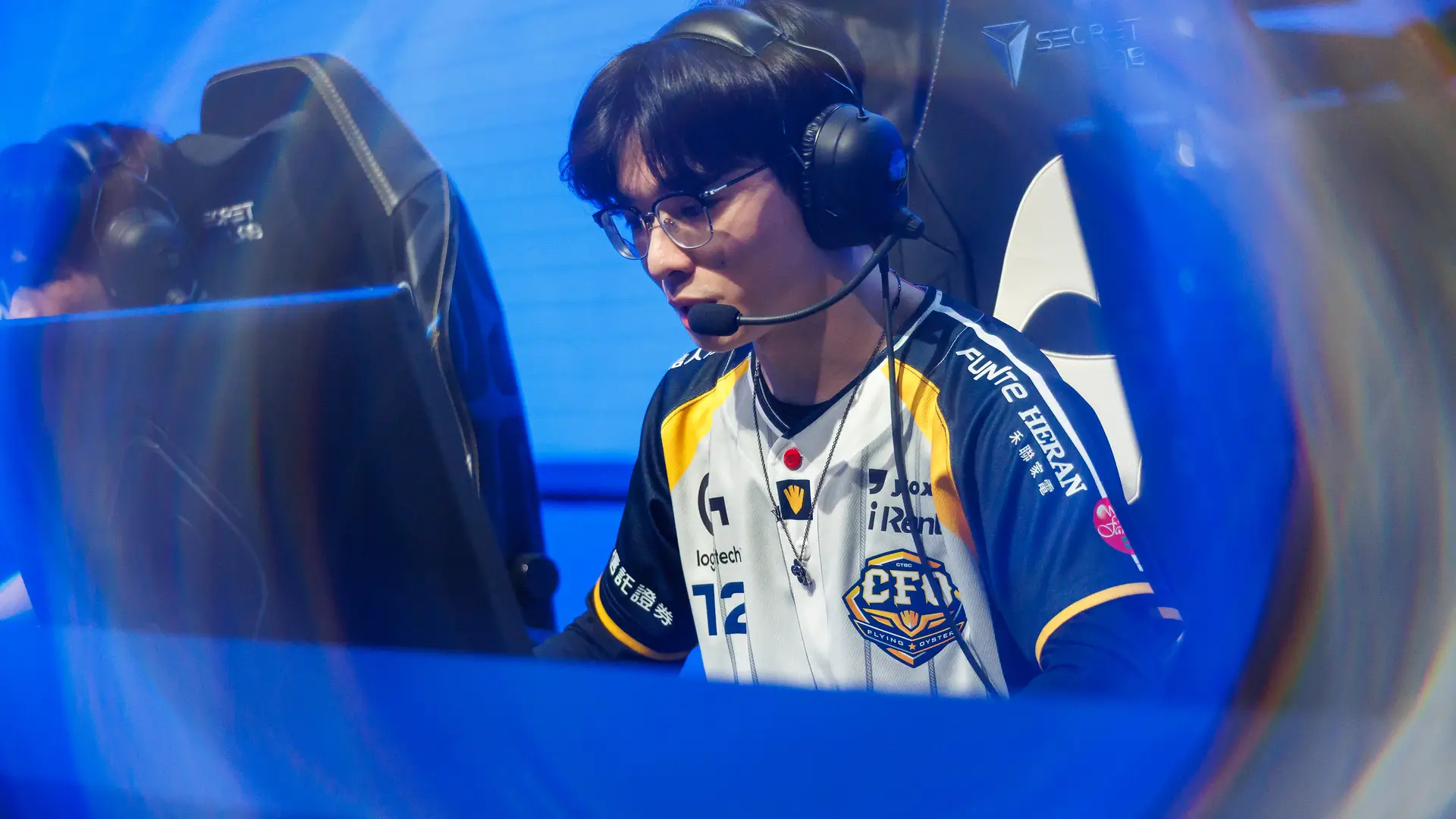 Chiu "Doggo" Tzu-Chuan, AD Carry of the CTBC Flying Oyster at Worlds 2025.