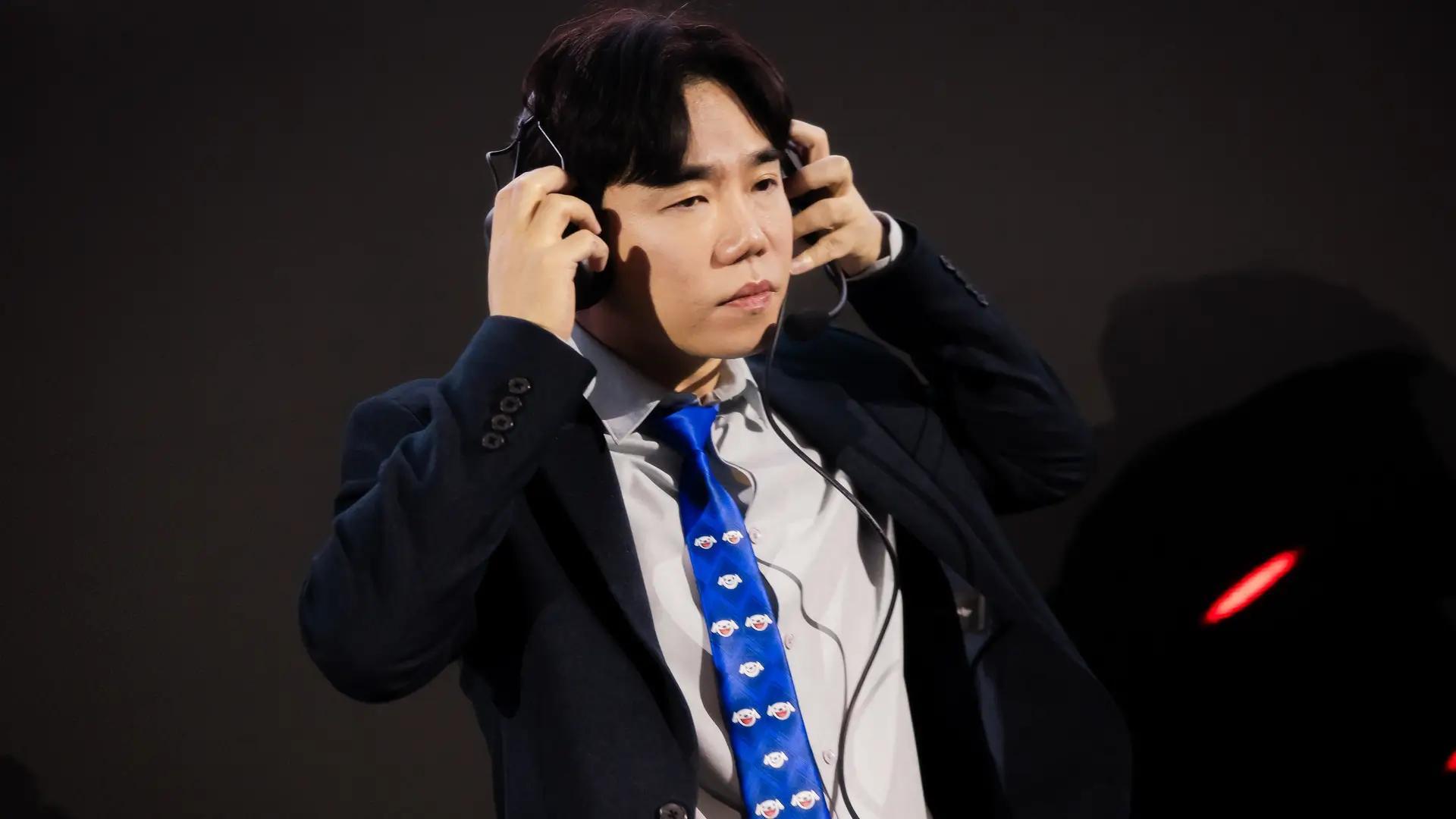 Yoon "Homme" Sung-young, head coach of Top Esports at Worlds 2025.