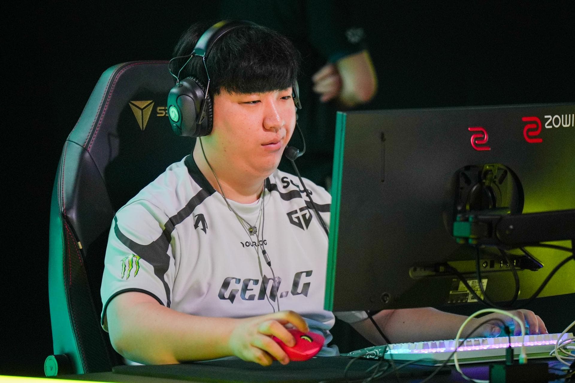 Article background image