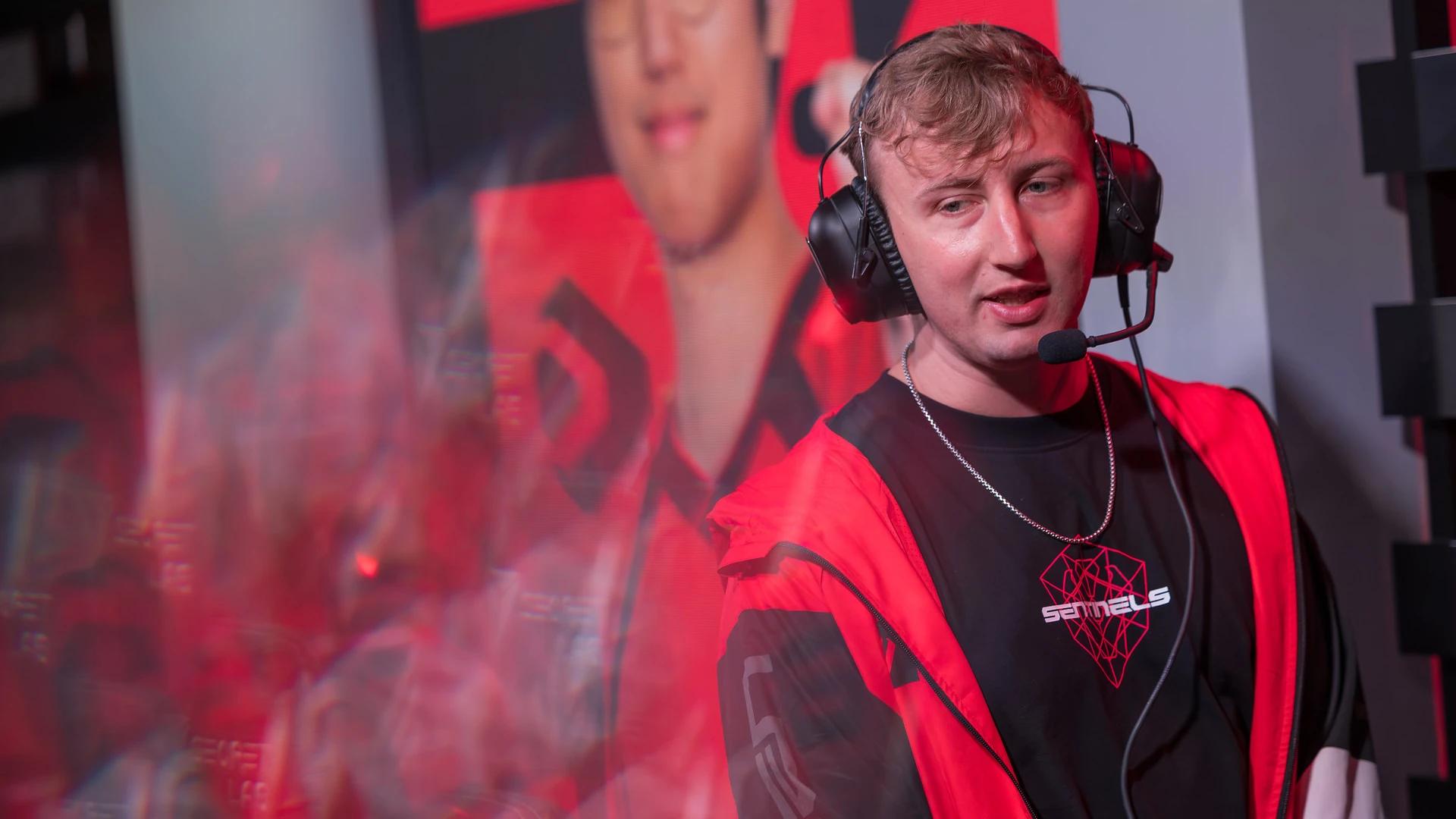 Goldenglue at the LCS Stage | Photo Credit: Riot Games