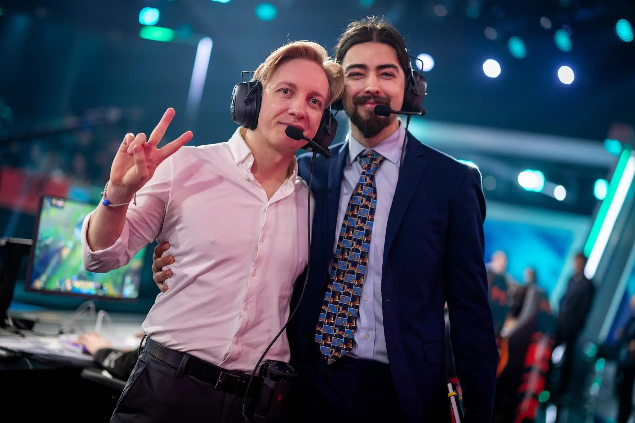 Le célèbre duo d'entraîneurs James "Mac" MacCormack et Patrick "Pad" Suckow-Breum, à la tête de Team Vitality lors des Spring Playoffs 2024 de la LEC.
