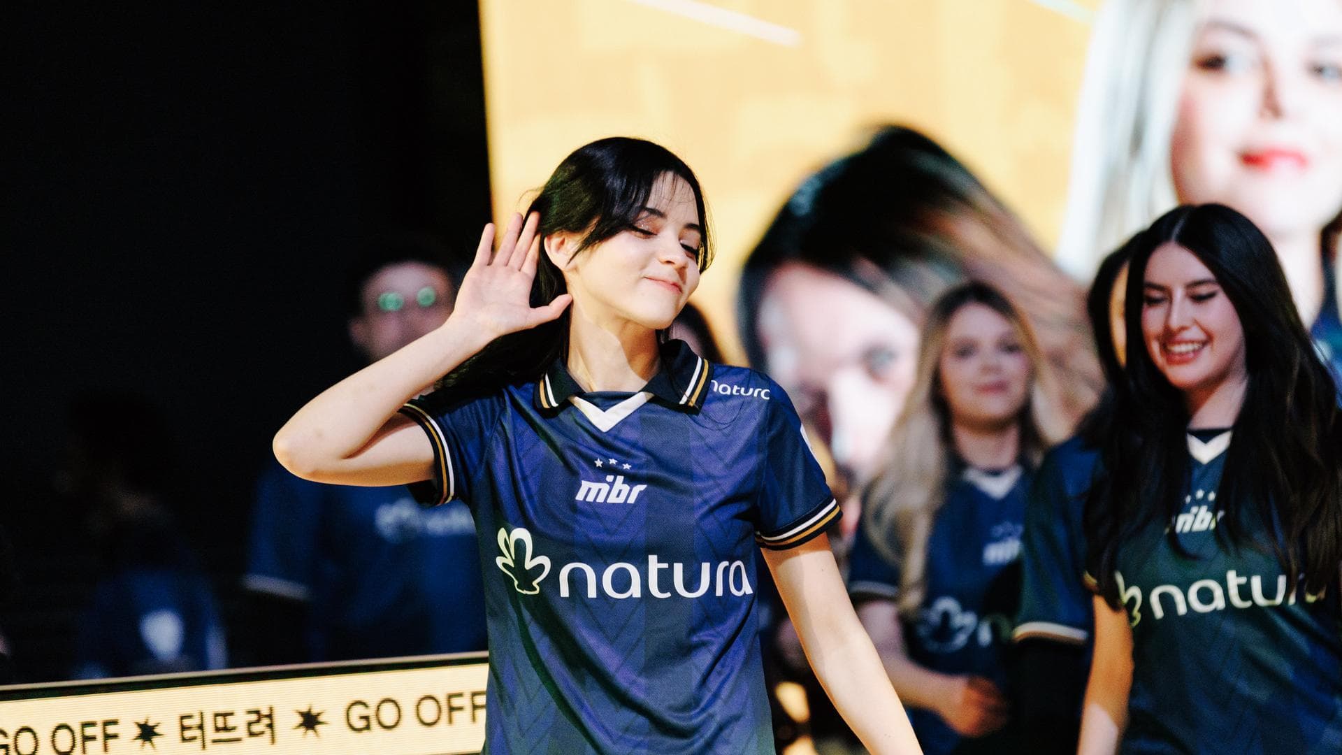 Article background image