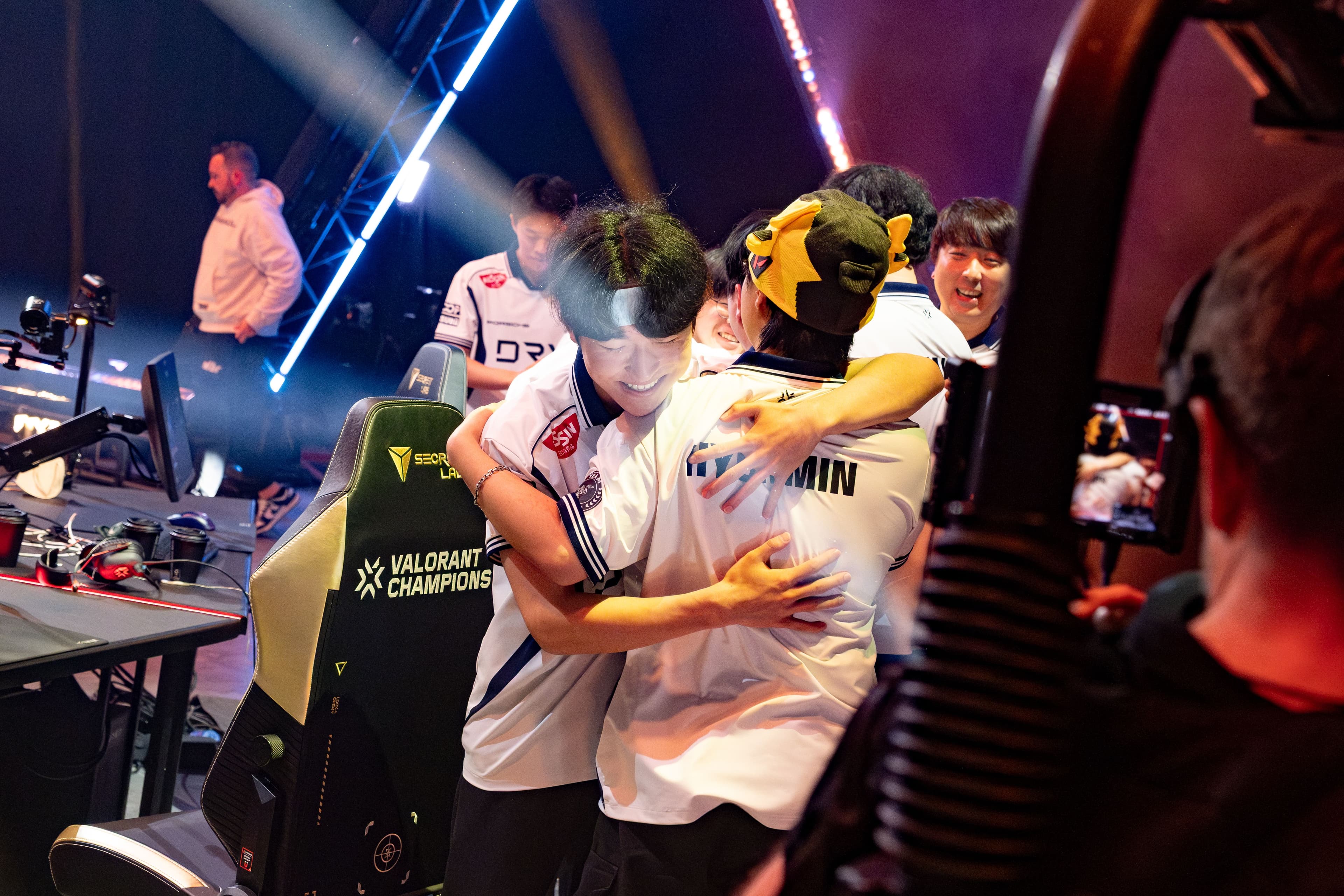 Article background image