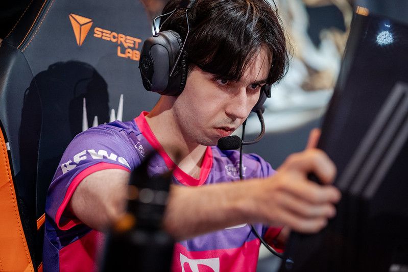 ISMA, preparándose para su partido contra Team BDS en el Split de verano de la LEC 2024.