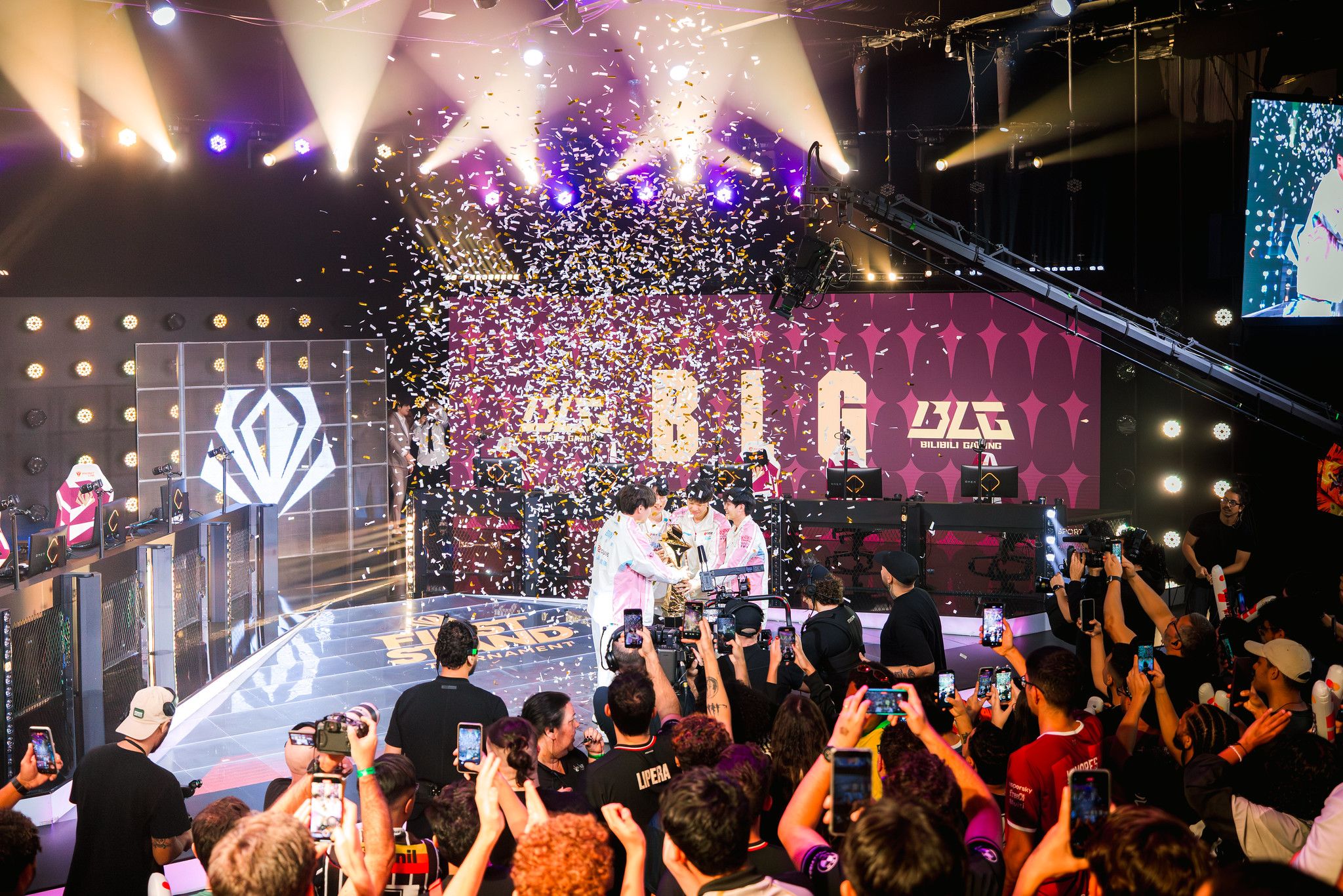 Bilibili Gaming lift the trophy at First Stand 2026. Photo by Cesar Galeao/Riot Games.