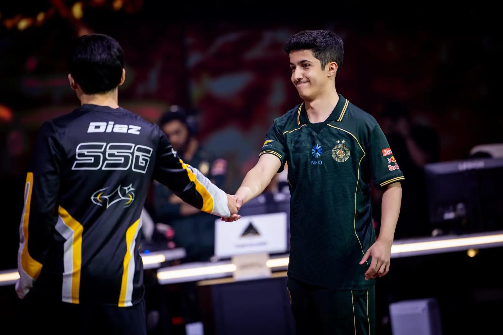 Falcons Rw9 and SSG Diaz shake hands ahead of the grand finals. Credit: Esports World Cup