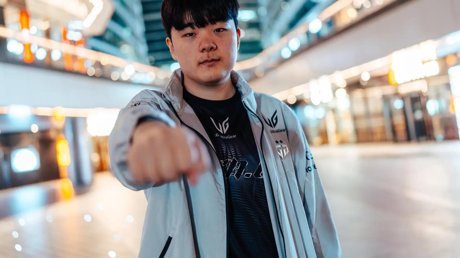 Article background image