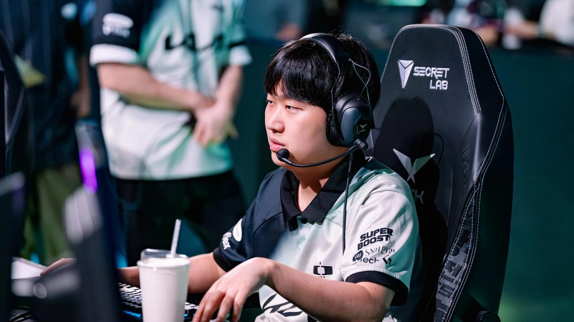 Article background image