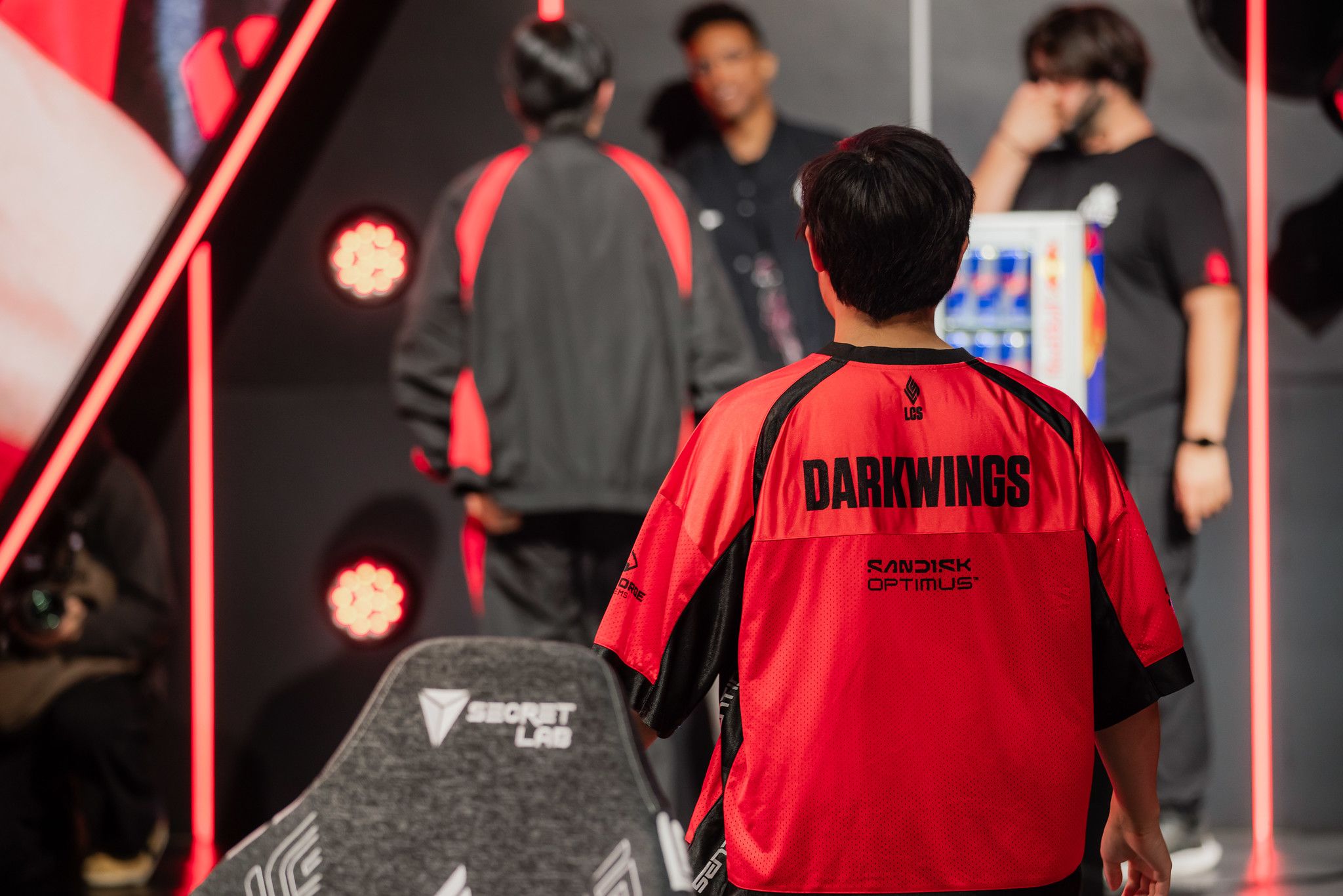 DARKWINGS walking to the backstage | Photo Credit: Riot Games