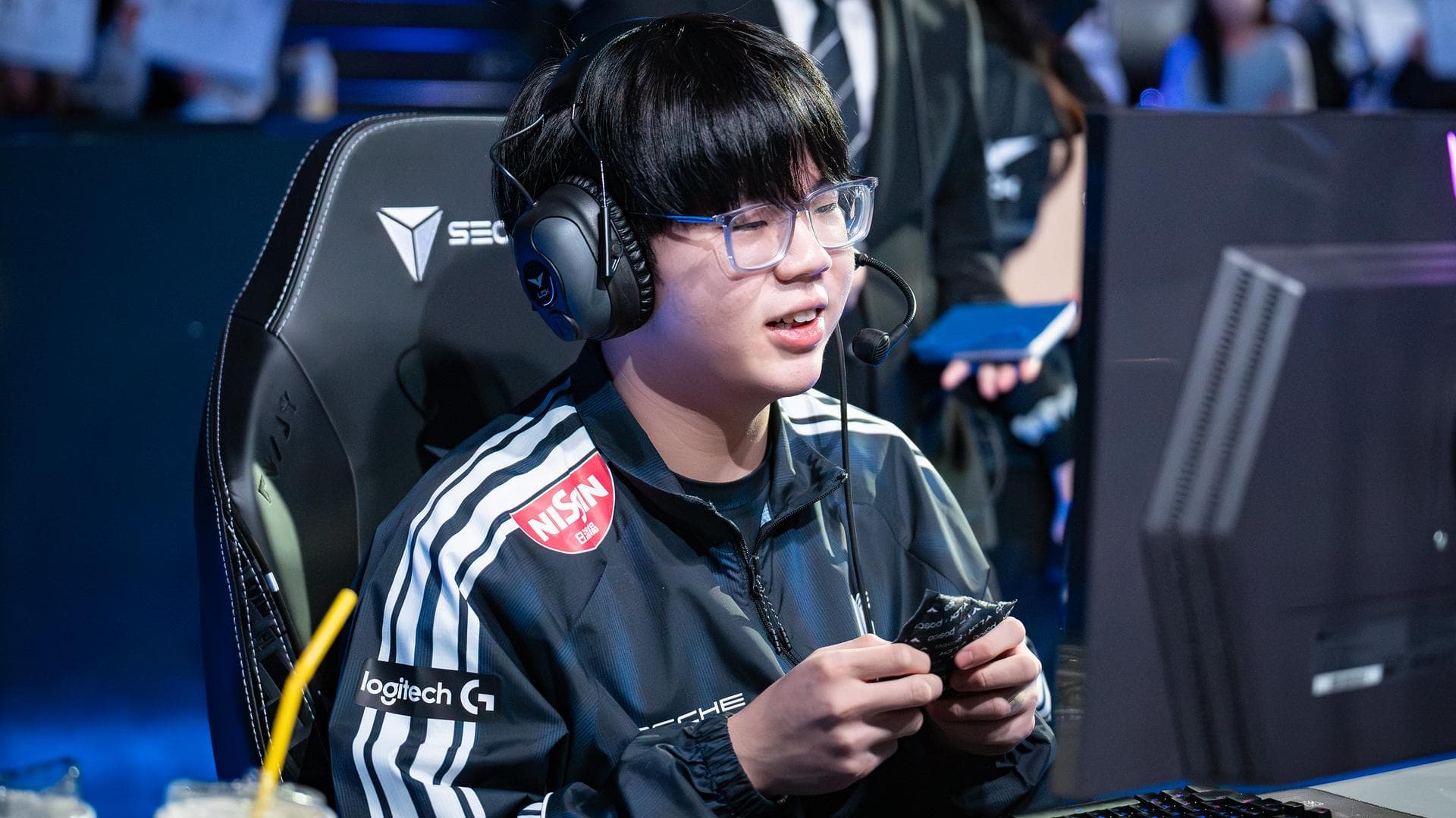 Article background image