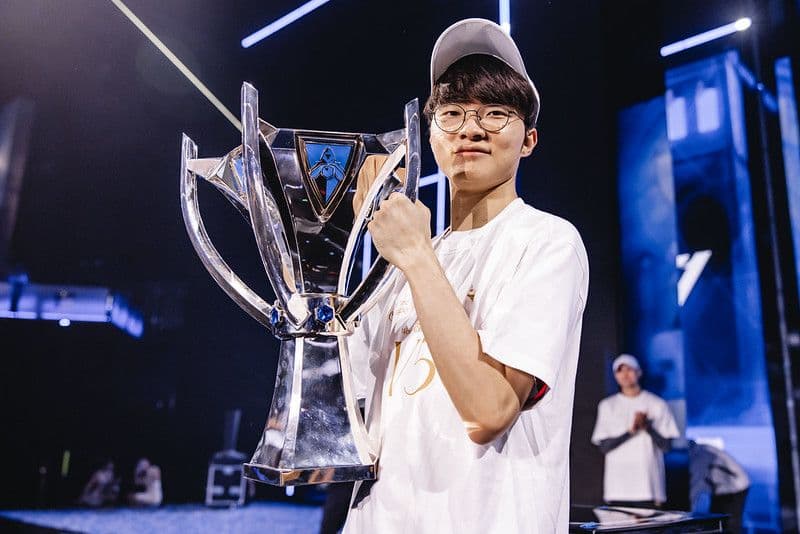 Faker lifting the Worlds 2024 trophy
