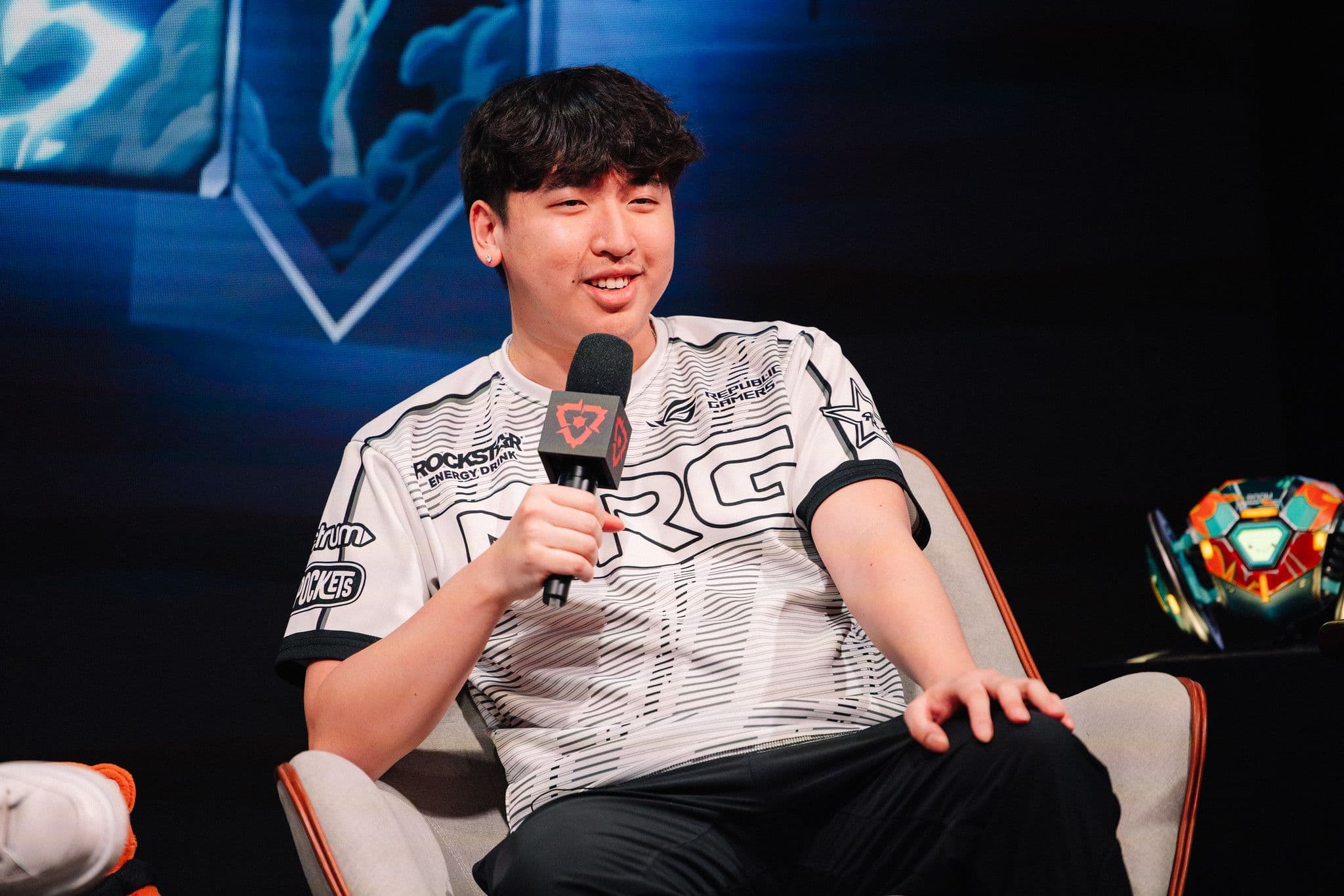 Article background image