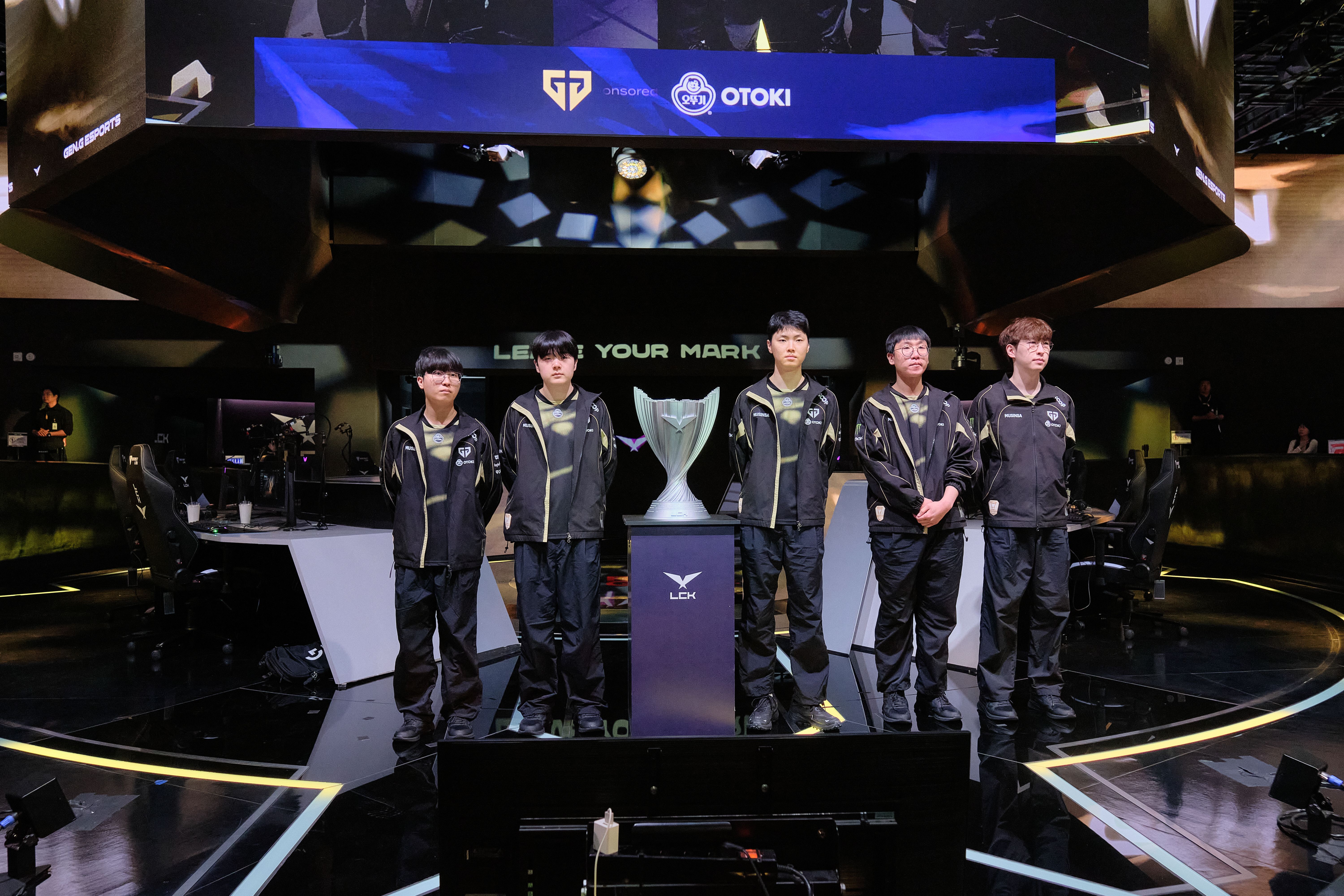 Defending champions, GEN.G with LCK trophy in LoL Park, credit: Riot Games/League of Legends Champions Korea