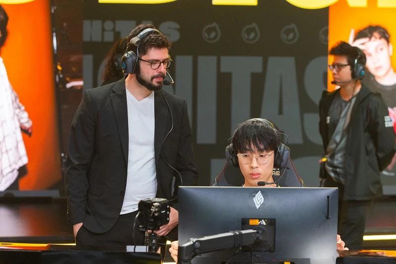 Coach “Enatron” and midlaner “Dove” of Dignitas compete at LCS