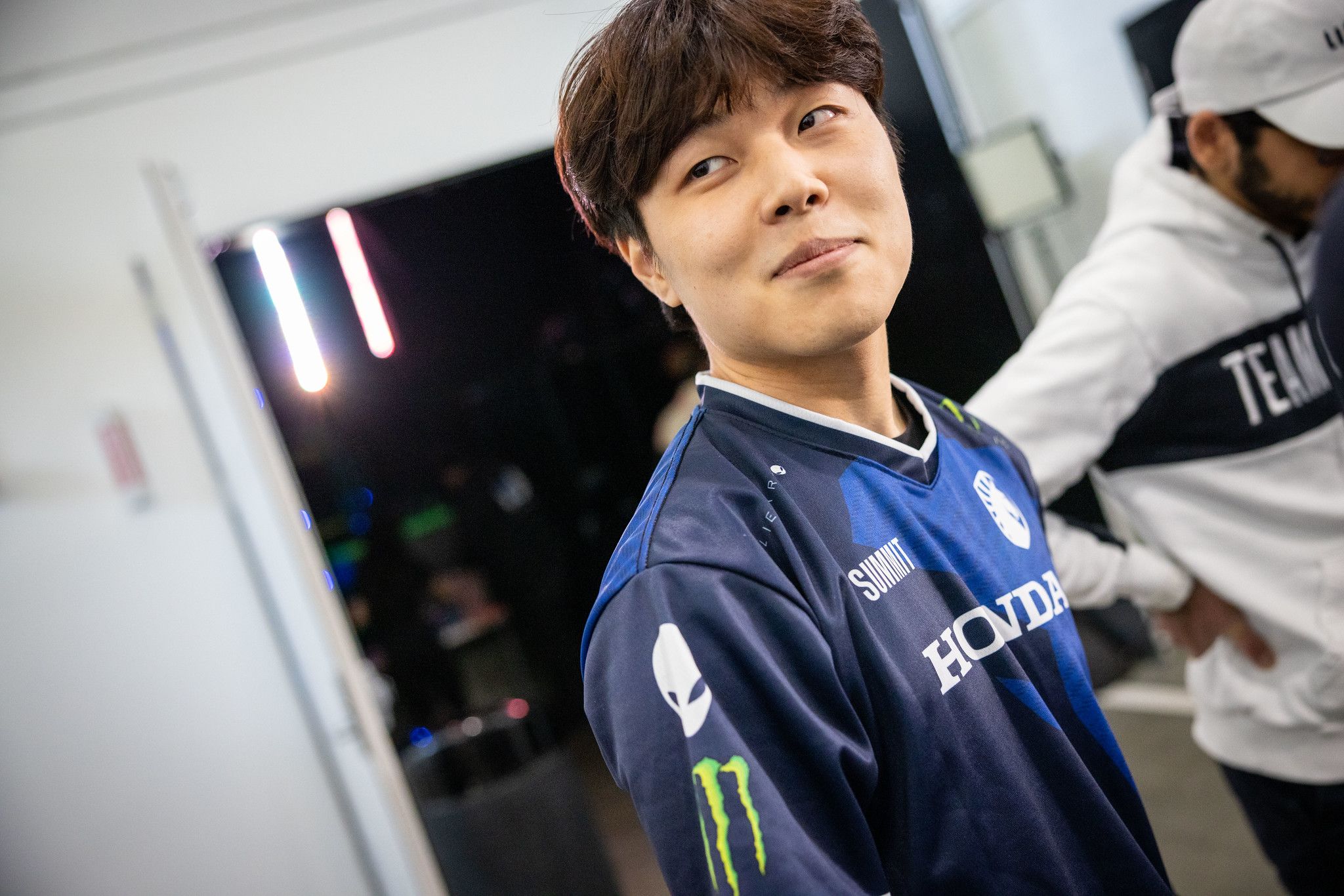 TL Summit, played in the LCS and at Worlds, now joins R7 in the LLA