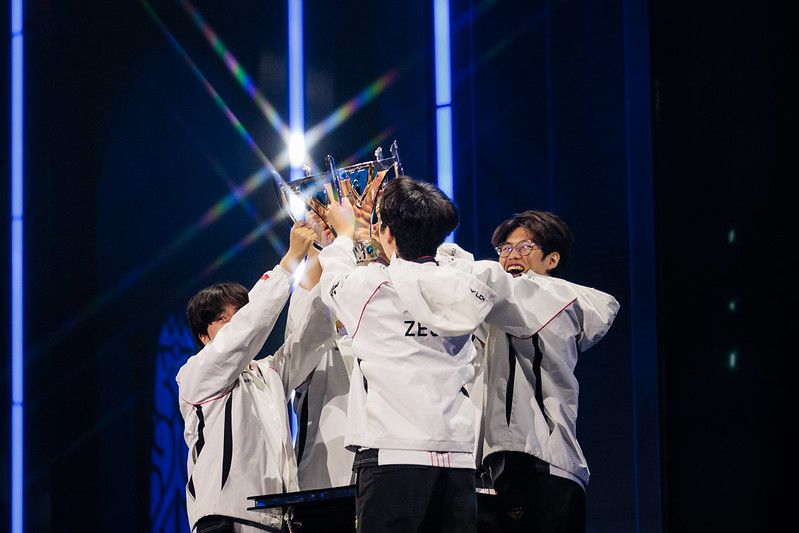 T1 with the trophy