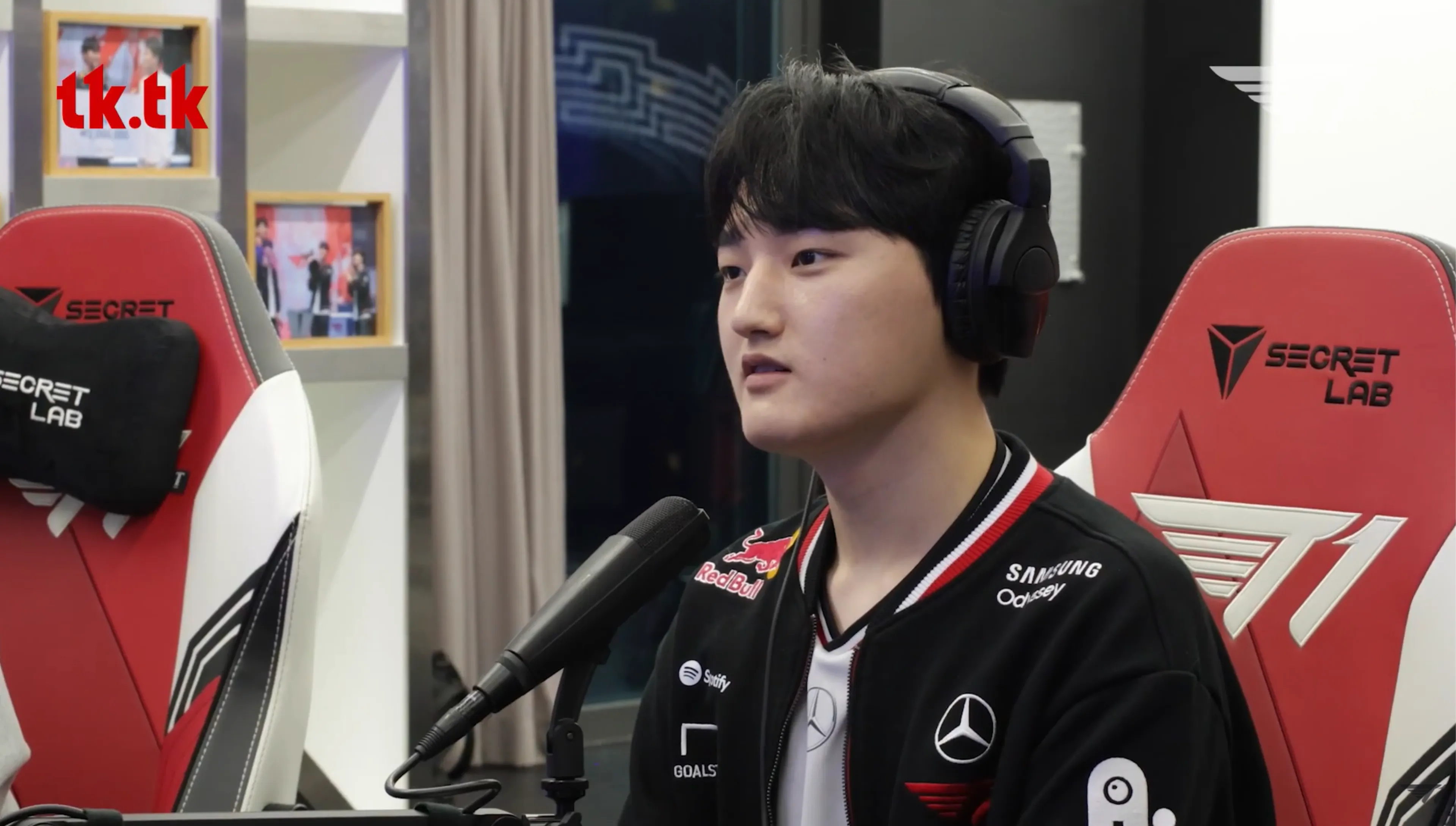 T1 Peyz during the podcast