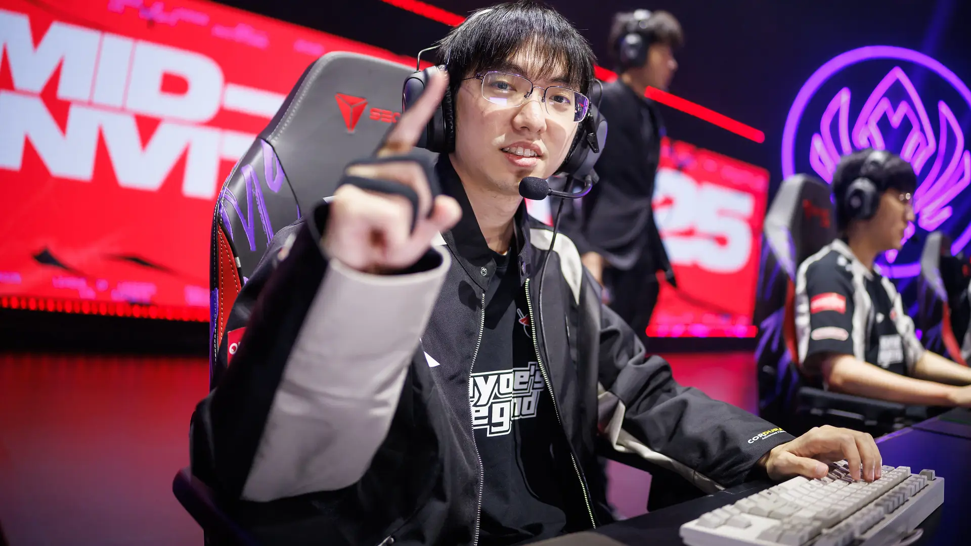 Li "Flandre" Xuan-Jun, toplaner of Anyone's Legend at MSI 2025.