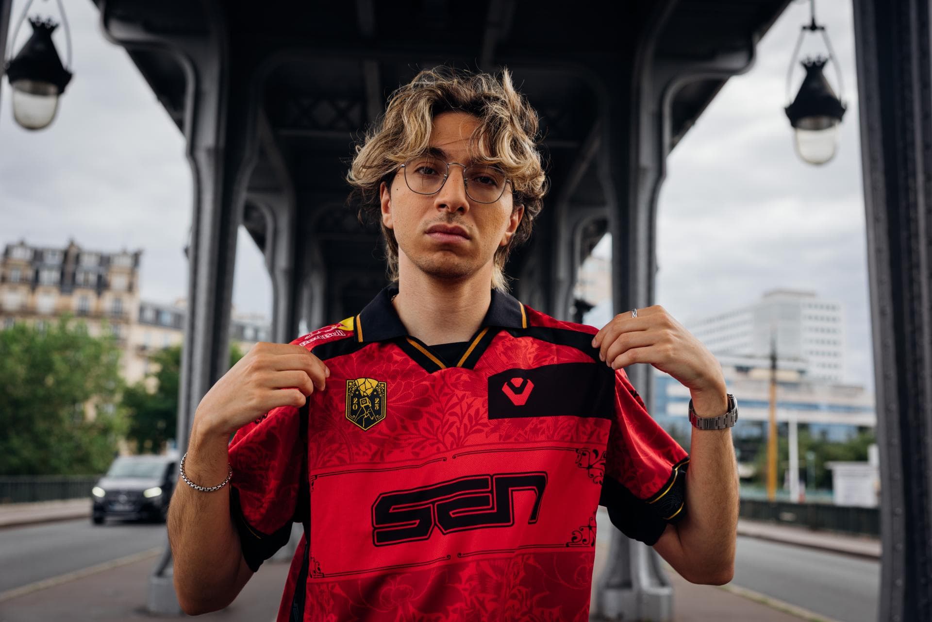 Article background image