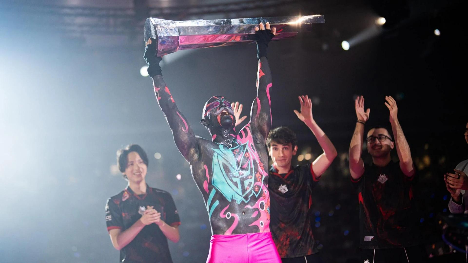 Romain Bigeard lifting the summer trophy in Madrid after a successful split