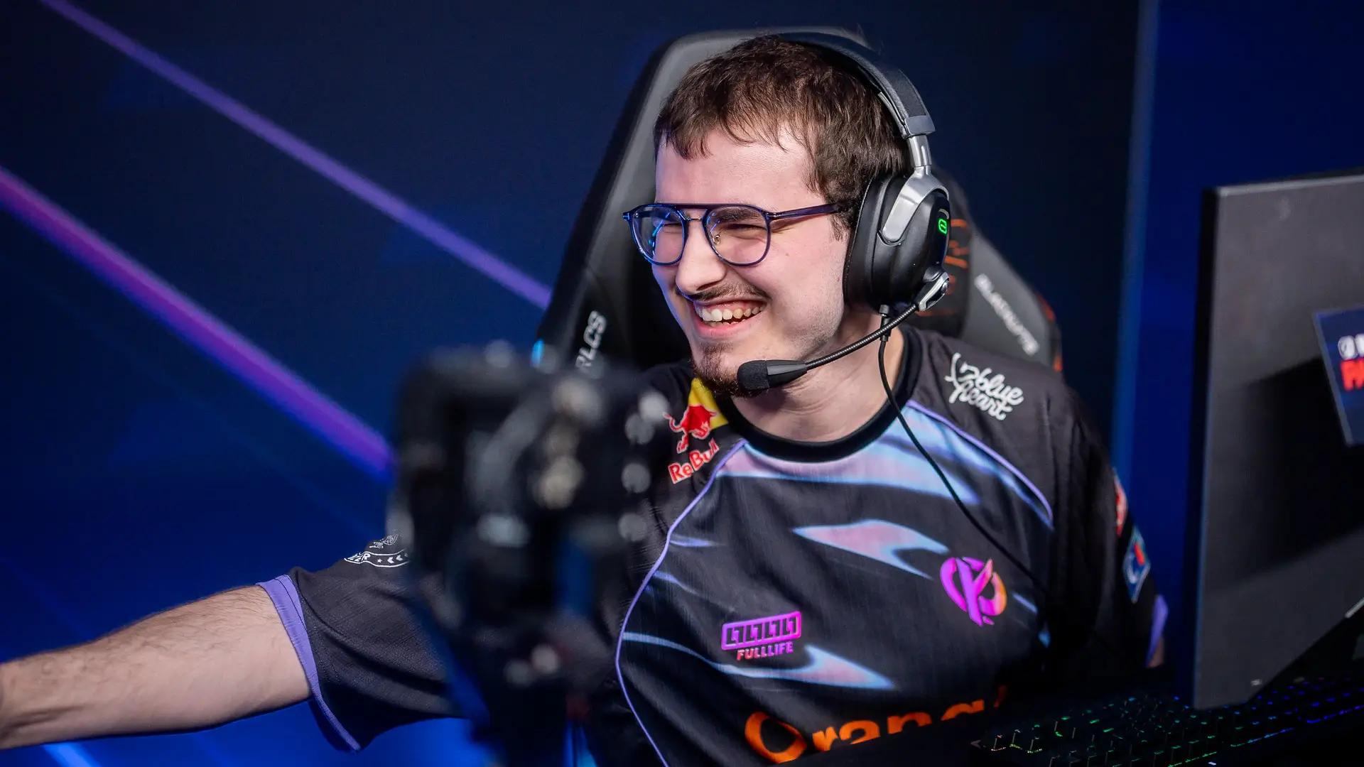 Juicy on the Paris Major Stage. Credit: Michal Konkol