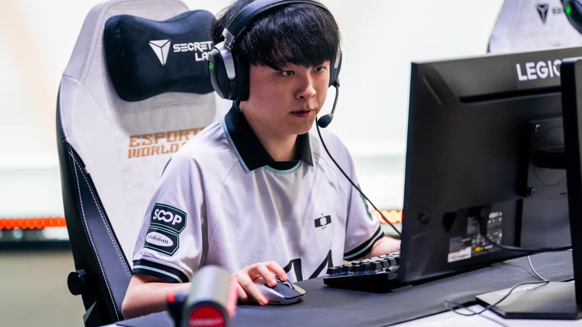 ShowMaker and Dplus Kia advance to quarter-finals. Credit: Esports World Cup