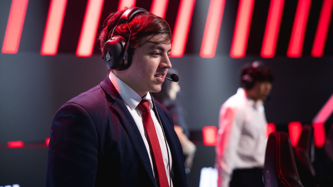 Sarkis na função de Head Coach na LTA Sul. Reprodução/Riot Games