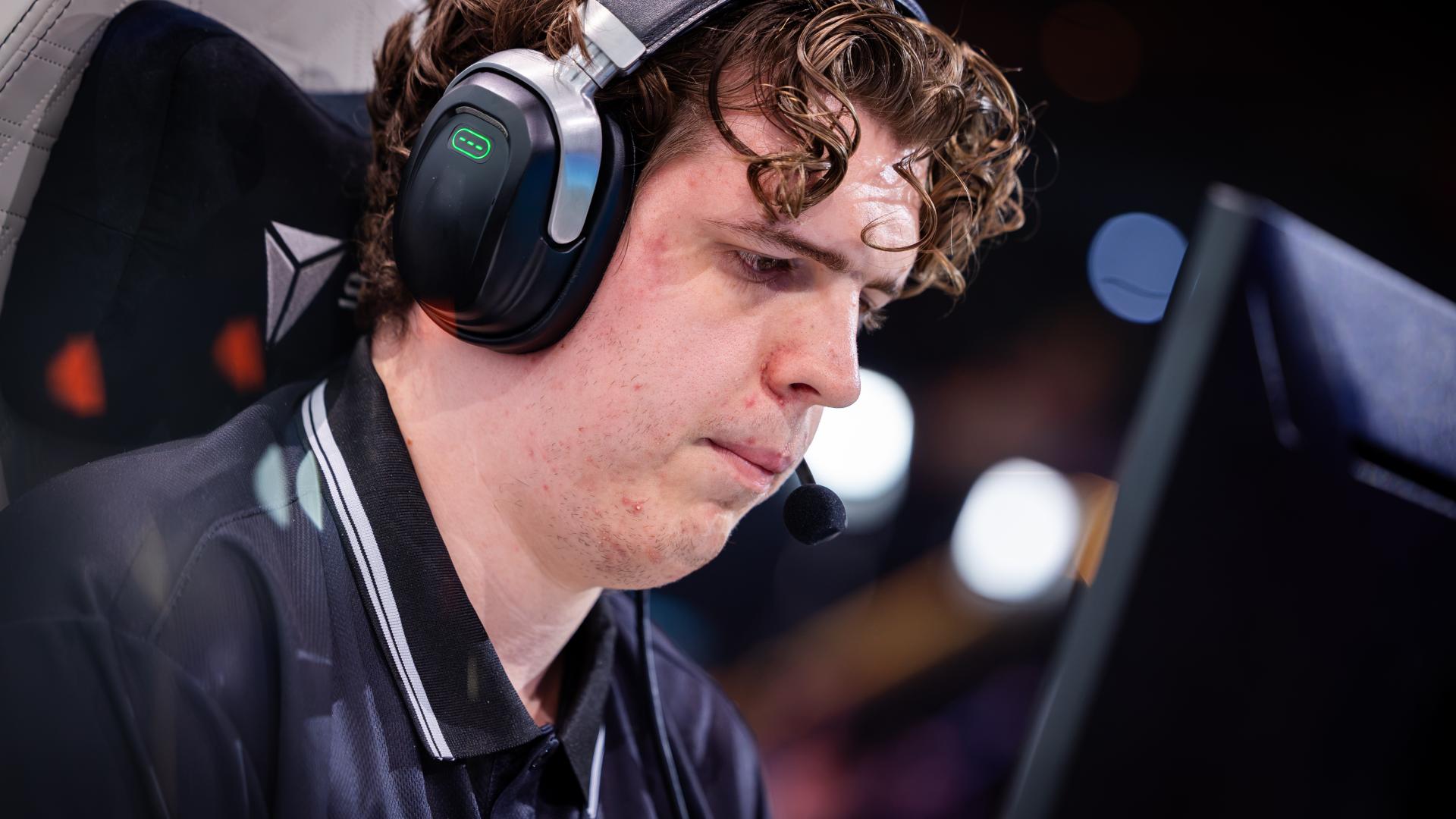 oaly on the EWC 2026 Stage during the Group Stage game against Twisted Minds. Credit: EWC