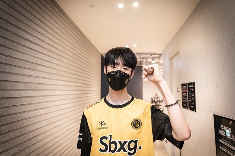 Dove played for Invictus Gaming and Sandbox in the past