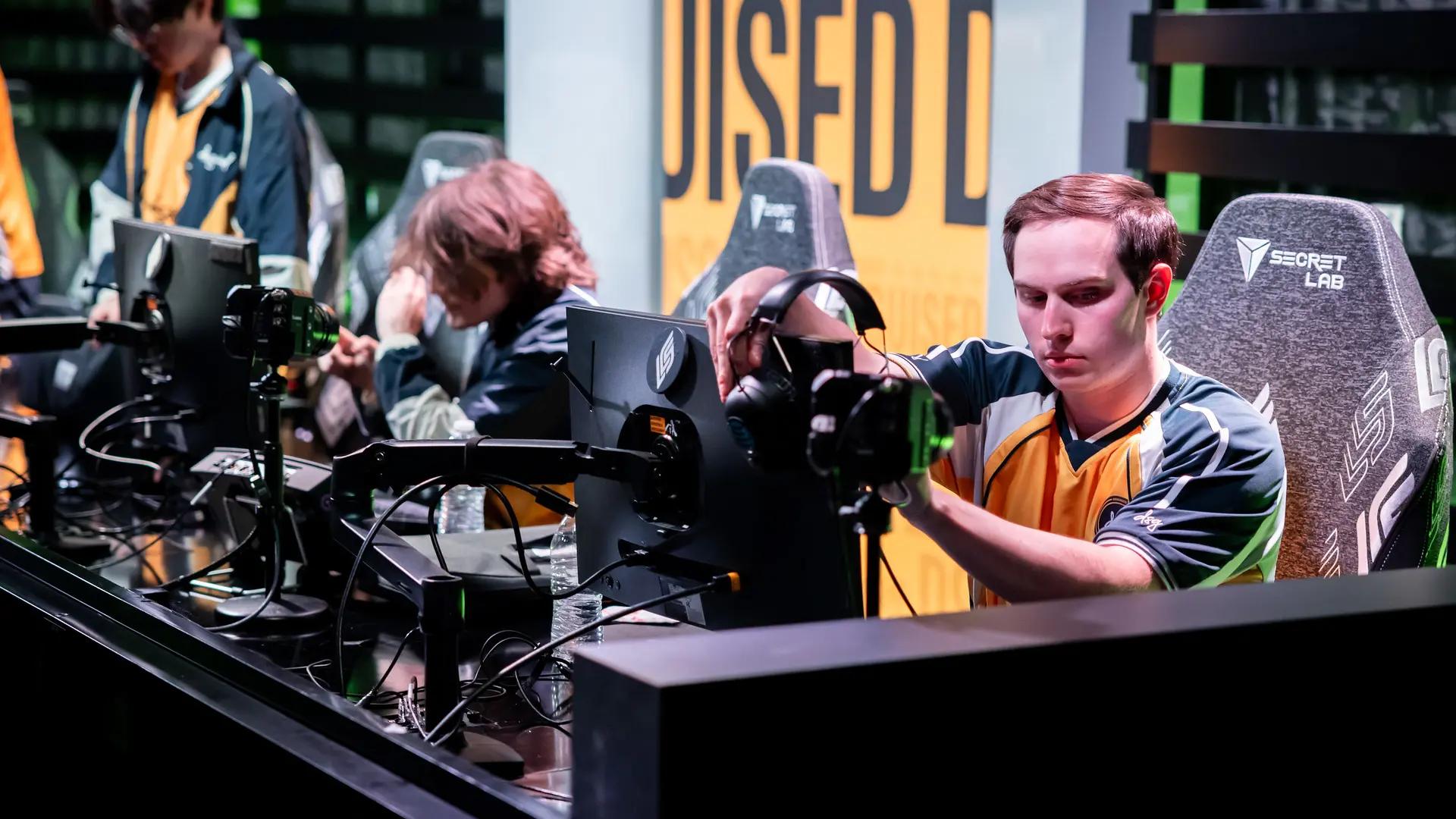 Srtty sits with DSG. Image credit: Photo by Shannon Cottrell / Riot Games