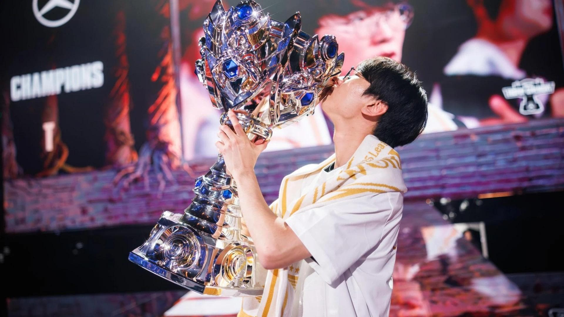 Article background image