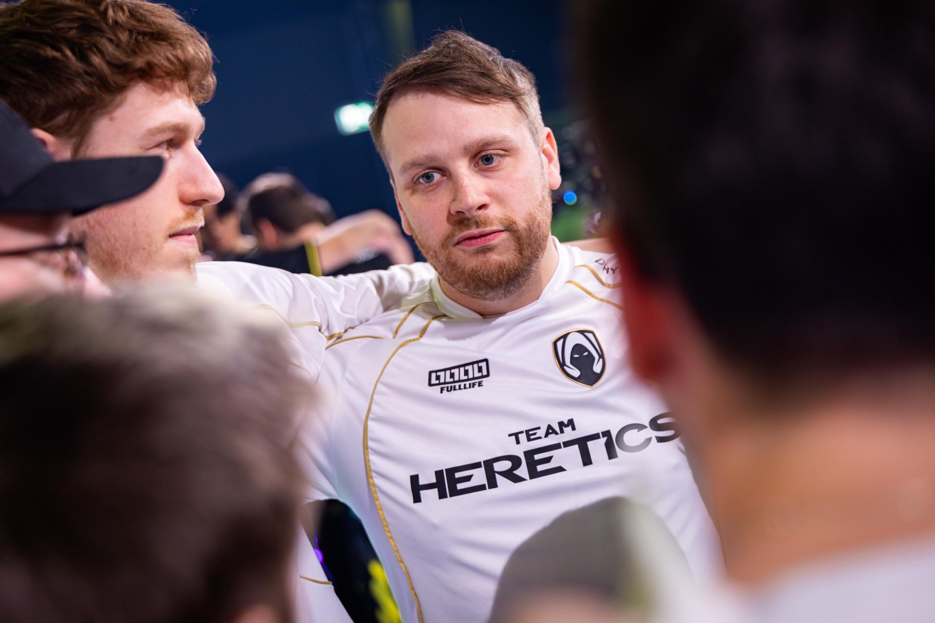 Neilzinho the coach of Team Heretics. Credit: Michał Konkol/Riot Games
