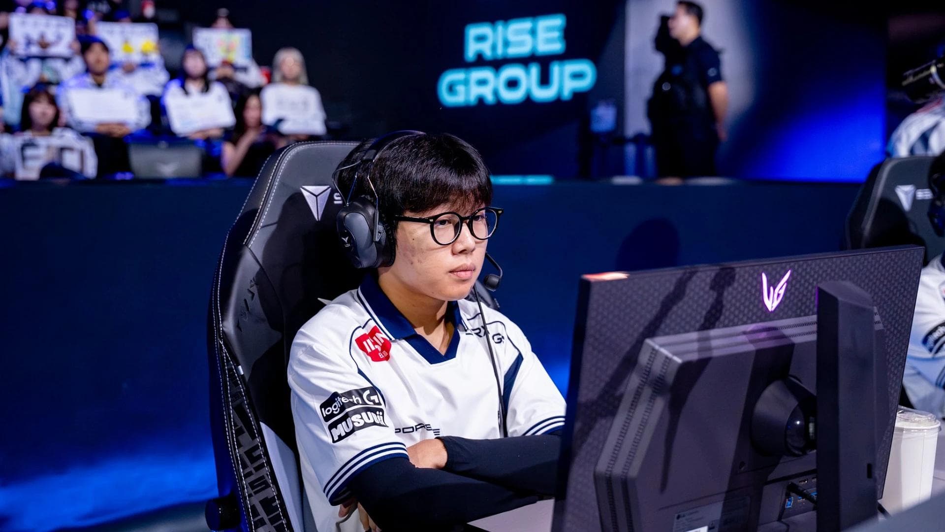 Article background image