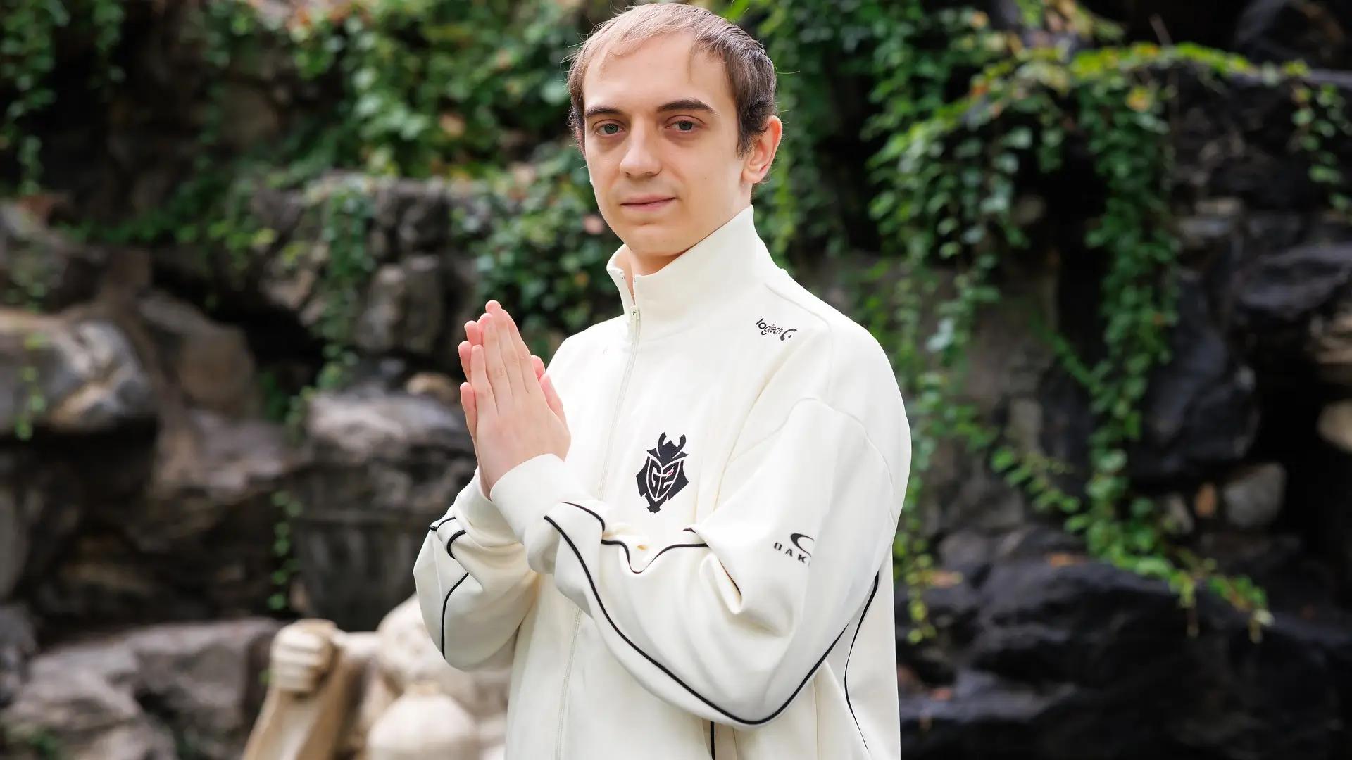 Rasmus "Caps" Winther, midlaner of G2 Esports at Worlds 2025.